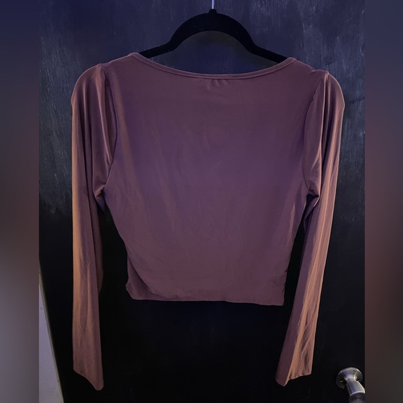 cropped ruched long sleeve - Picture 2 of 4
